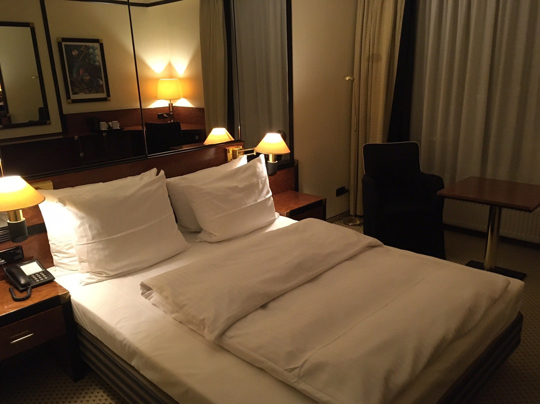 明登假日酒店主图