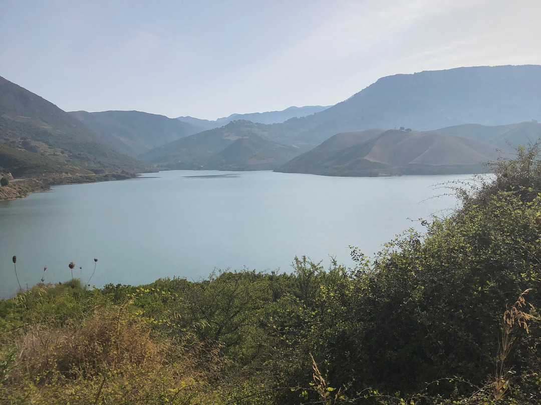 Potami Dam Lake景点图片
