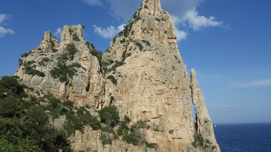 Monolite di Pedra Longa景点图片