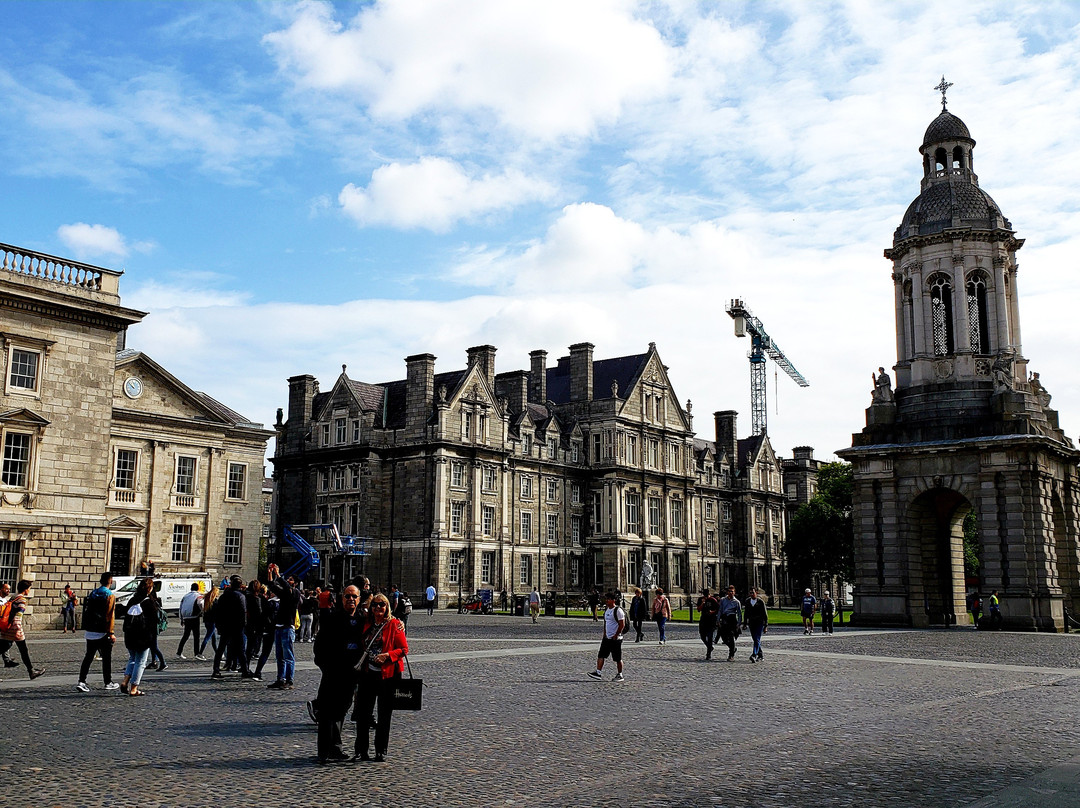 Campanile of Trinity College-都柏林必去景点