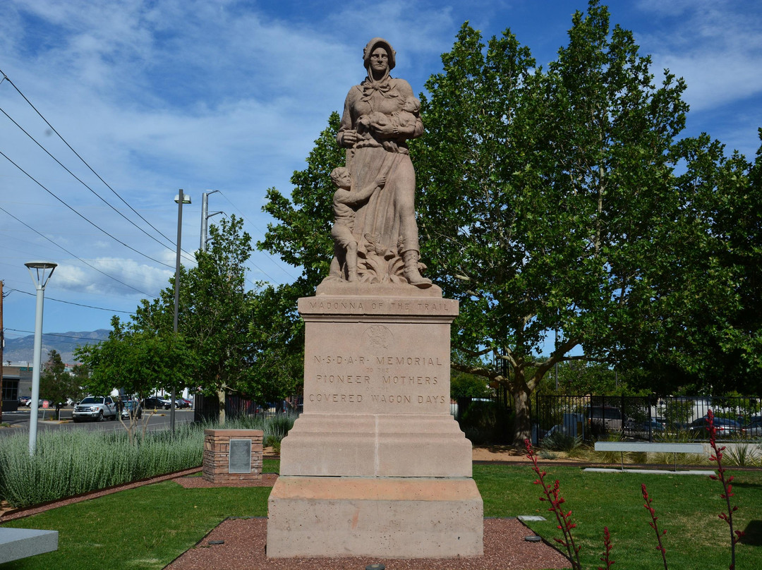 Madonna of the Trail景点图片