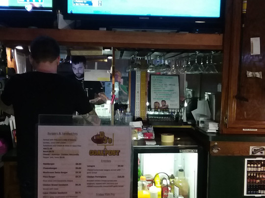 DJ's Goalpost-Menomonee Falls必去景点