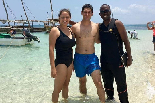 Imani Zuberi-石头城必去景点