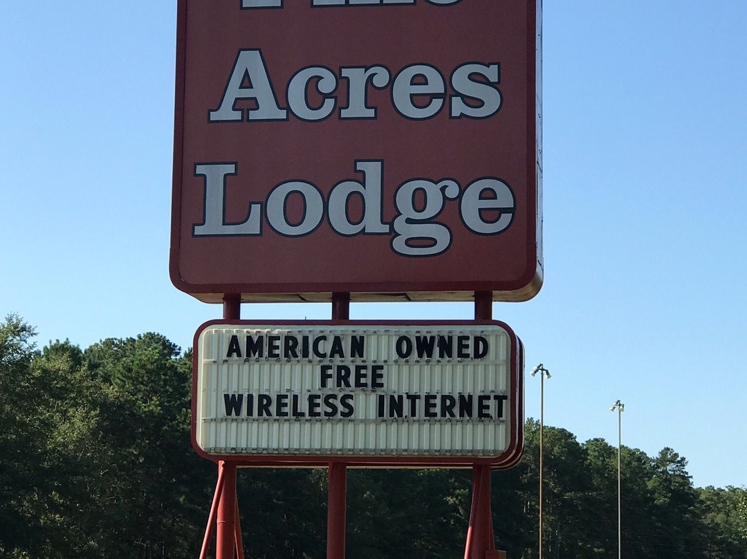 Pine Acres Lodge主图