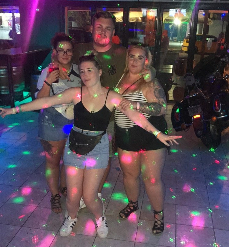 Cheeky Tikis Bar-扎金索斯州必去景点