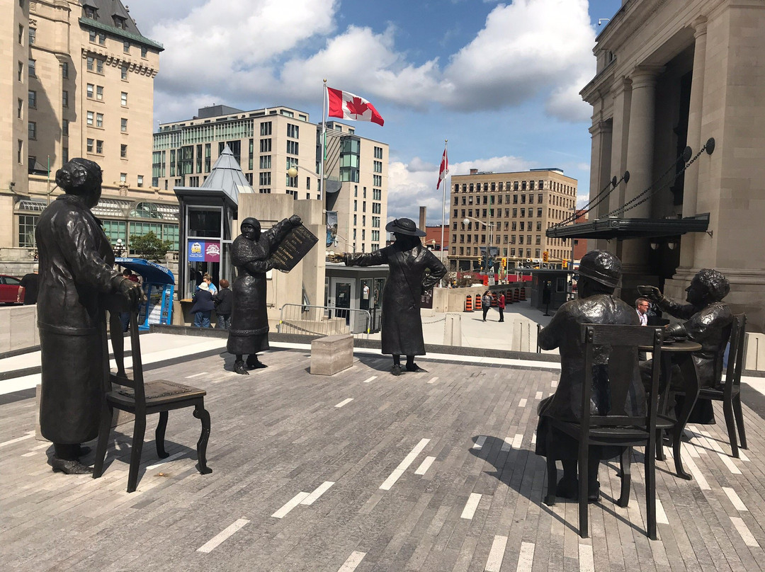 Famous Five Monument-渥太华必去景点