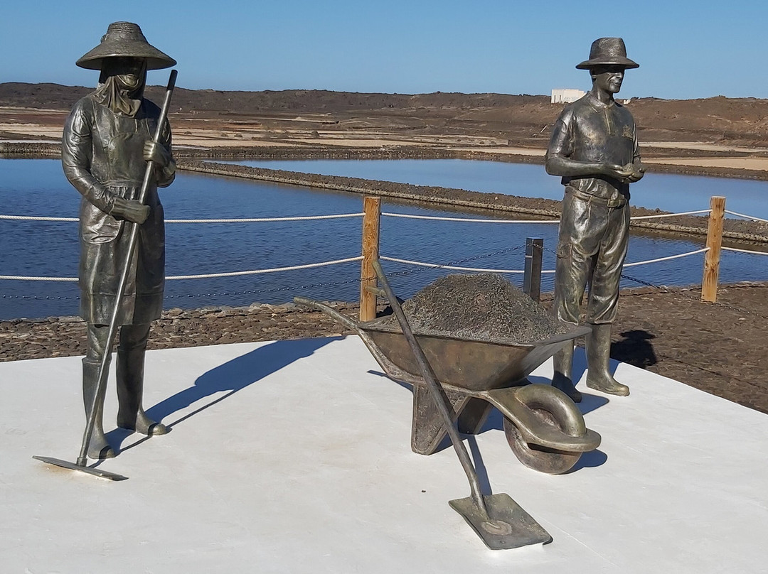 Estatua De Los Salineros Y Salineras De Janubio