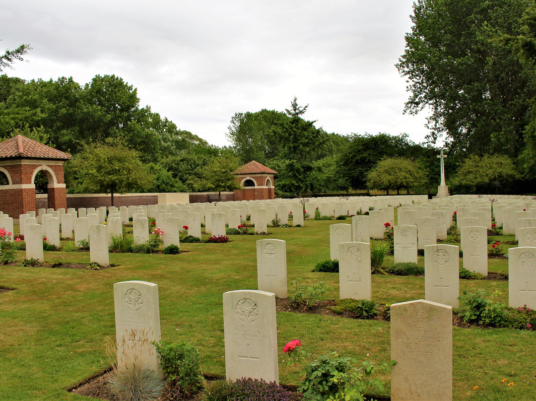 Royal Irish Rifles Graveyard-Laventie必去景点