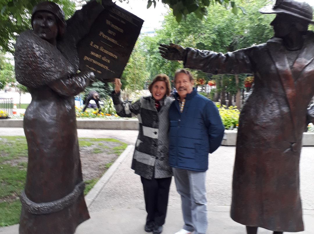 Famous Five Statues-卡尔加里必去景点