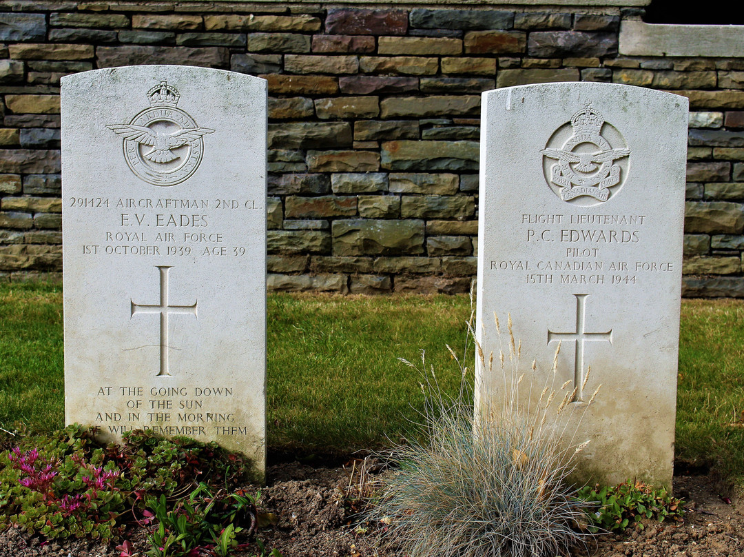 Longueau British cemetery-隆戈必去景点