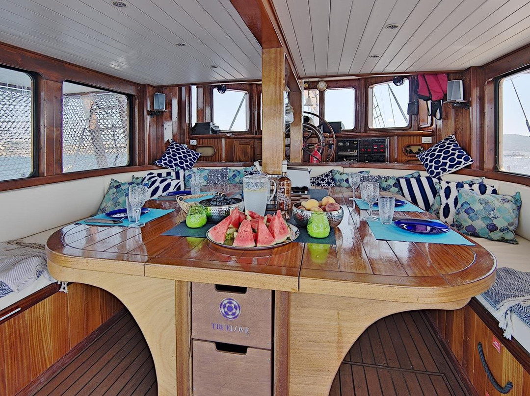 TRUELOVE BOAT-伊维萨城区必去景点