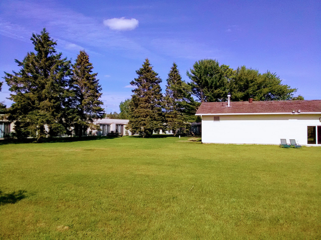 Ambassador Motel主图