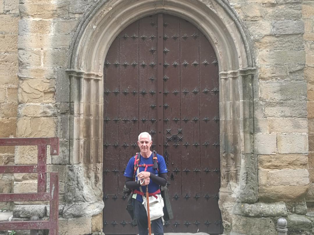 Iglesia de San Pedro Apostol-Puente la Reina必去景点