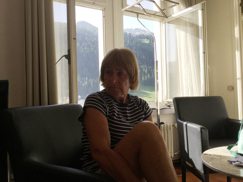 岳罗普酒店主图