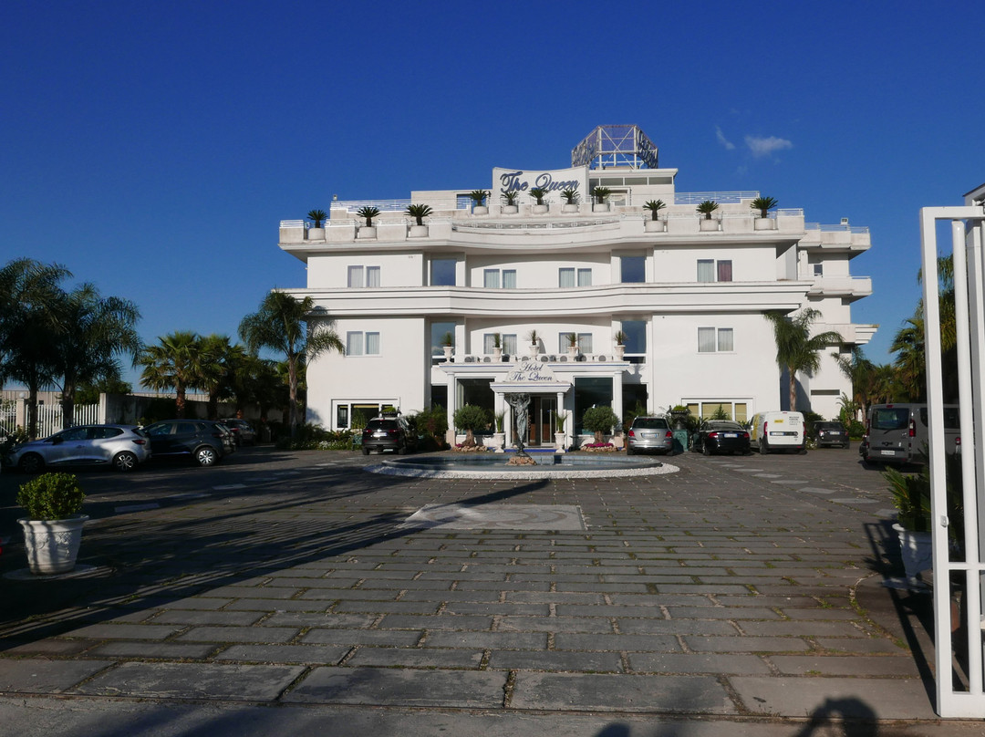 Hotel The Queen主图