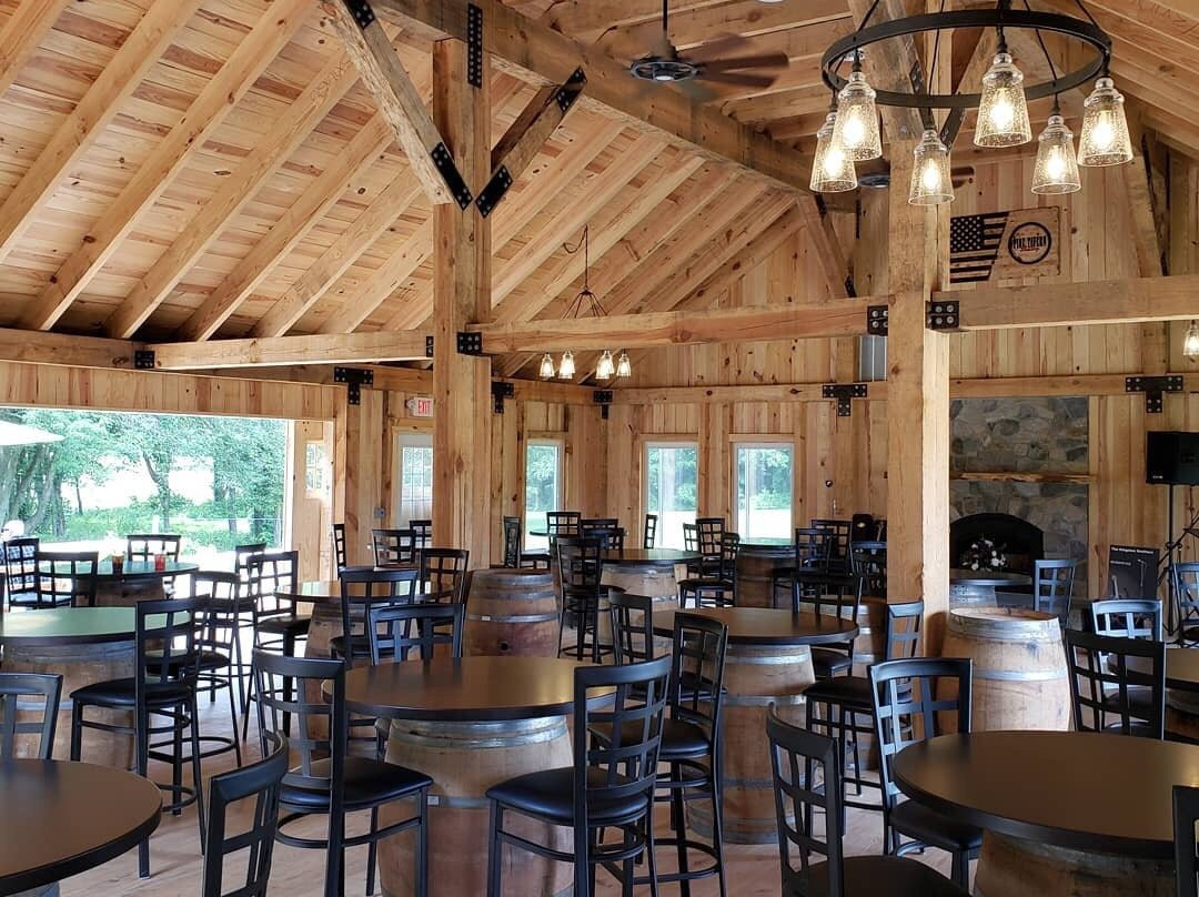 Pine Tavern Distillery景点图片