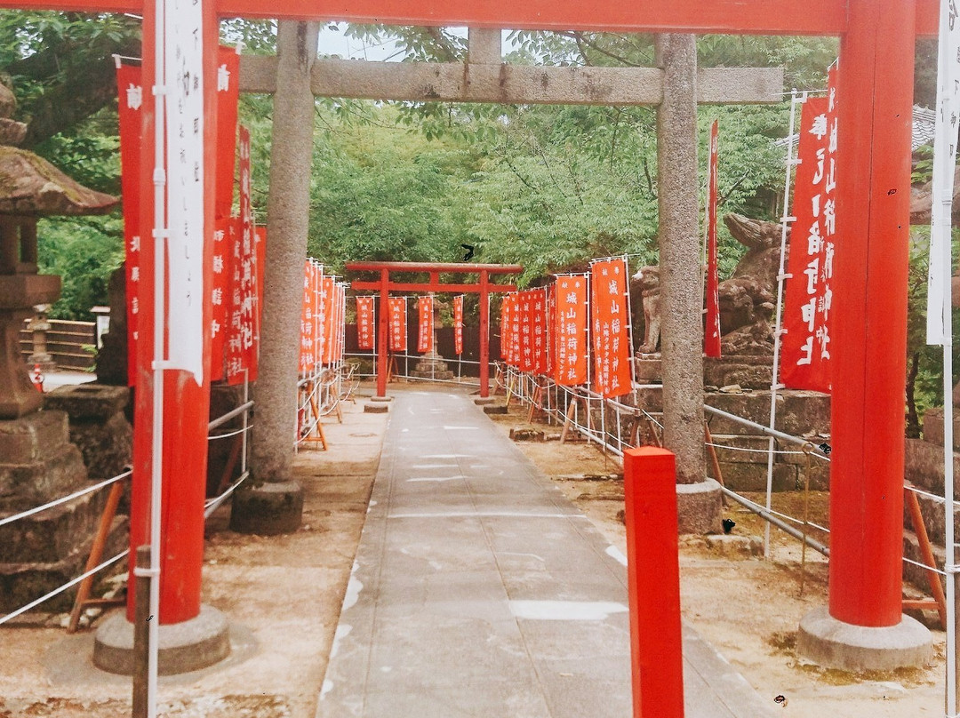 Shiroyama Inari Shrine景点图片