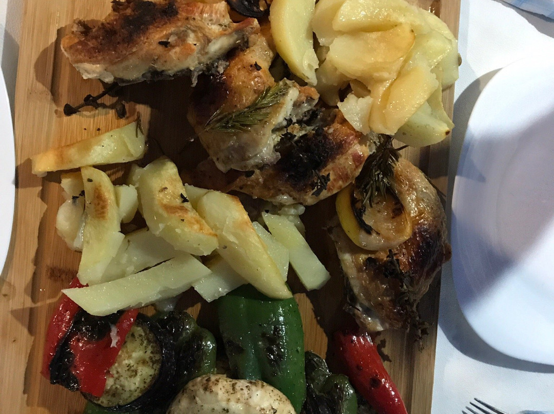 Alkmini Apartments主图