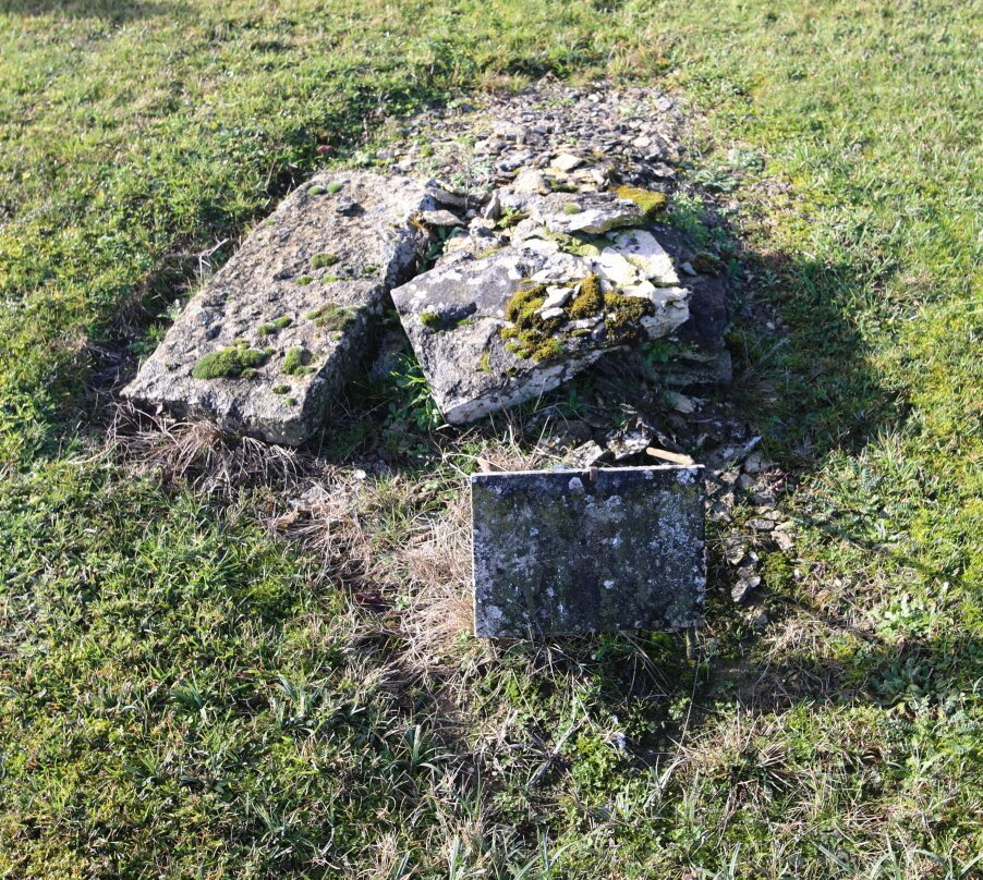 Cimetière De Villeneuve-la-montagne景点图片