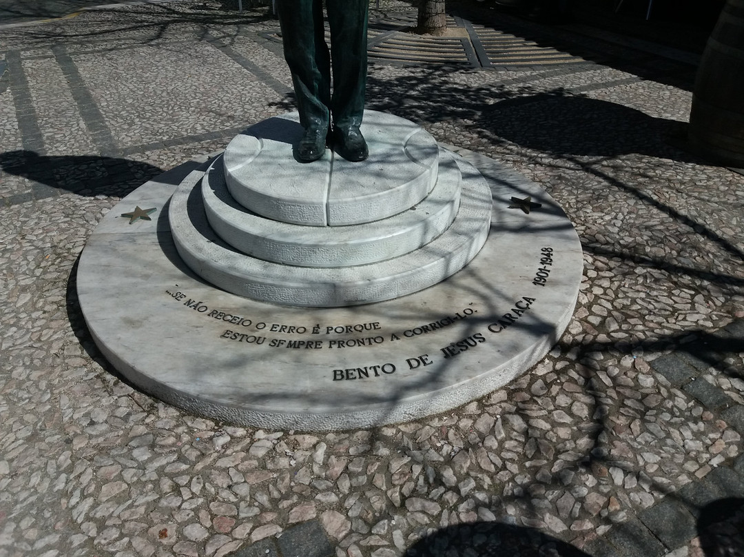 Statue of Bento de Jesus Caraça (Vila Viçosa)