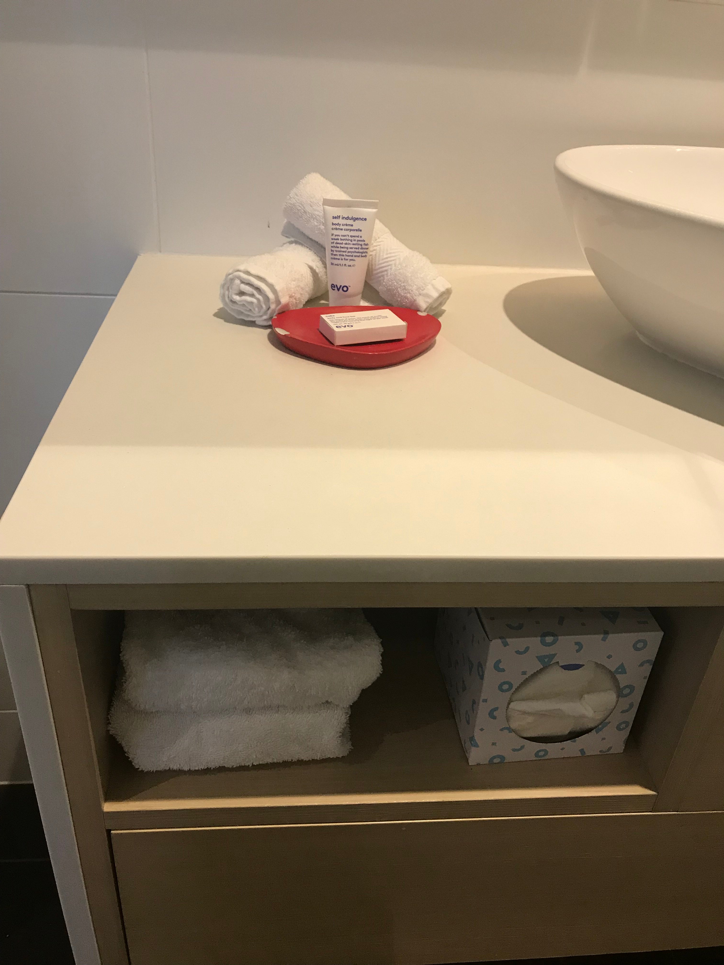 阿德莱德沃森 - 艺术系列-浴室