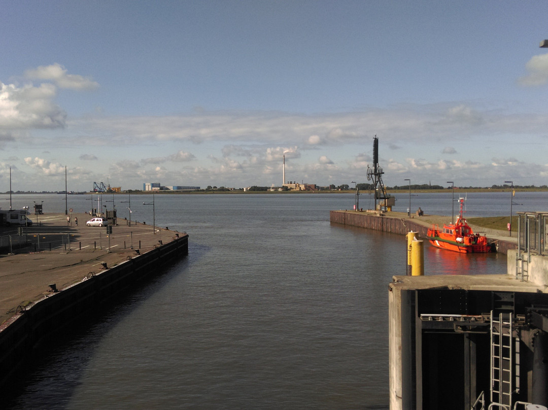 Schleuse Neuer Hafen-不来梅港必去景点