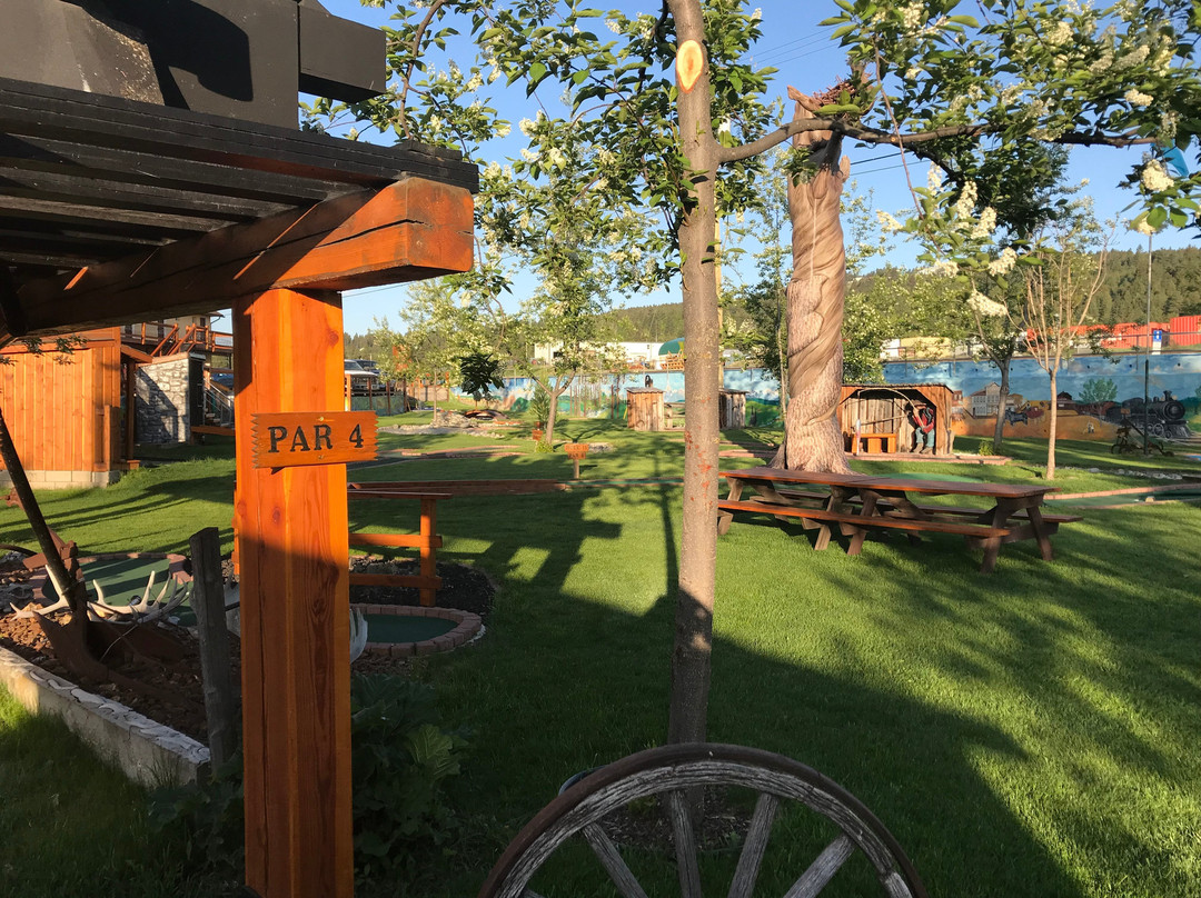 Elizabeth Lake Lodge Mini Golf景点图片