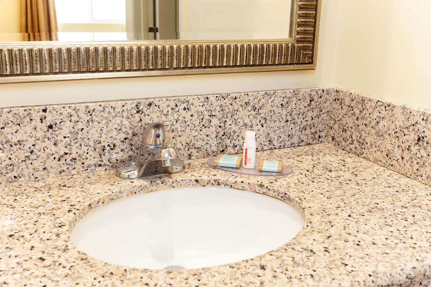 Travelodge by Wyndham Brea-官方