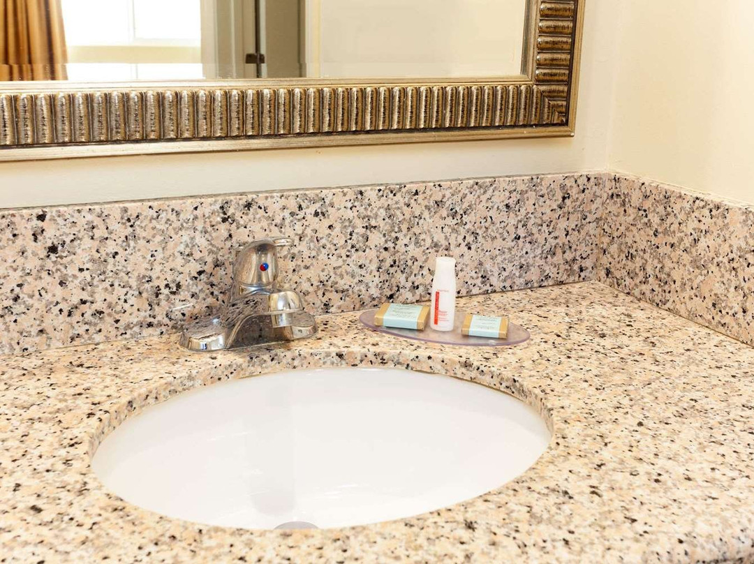 Travelodge by Wyndham Brea主图