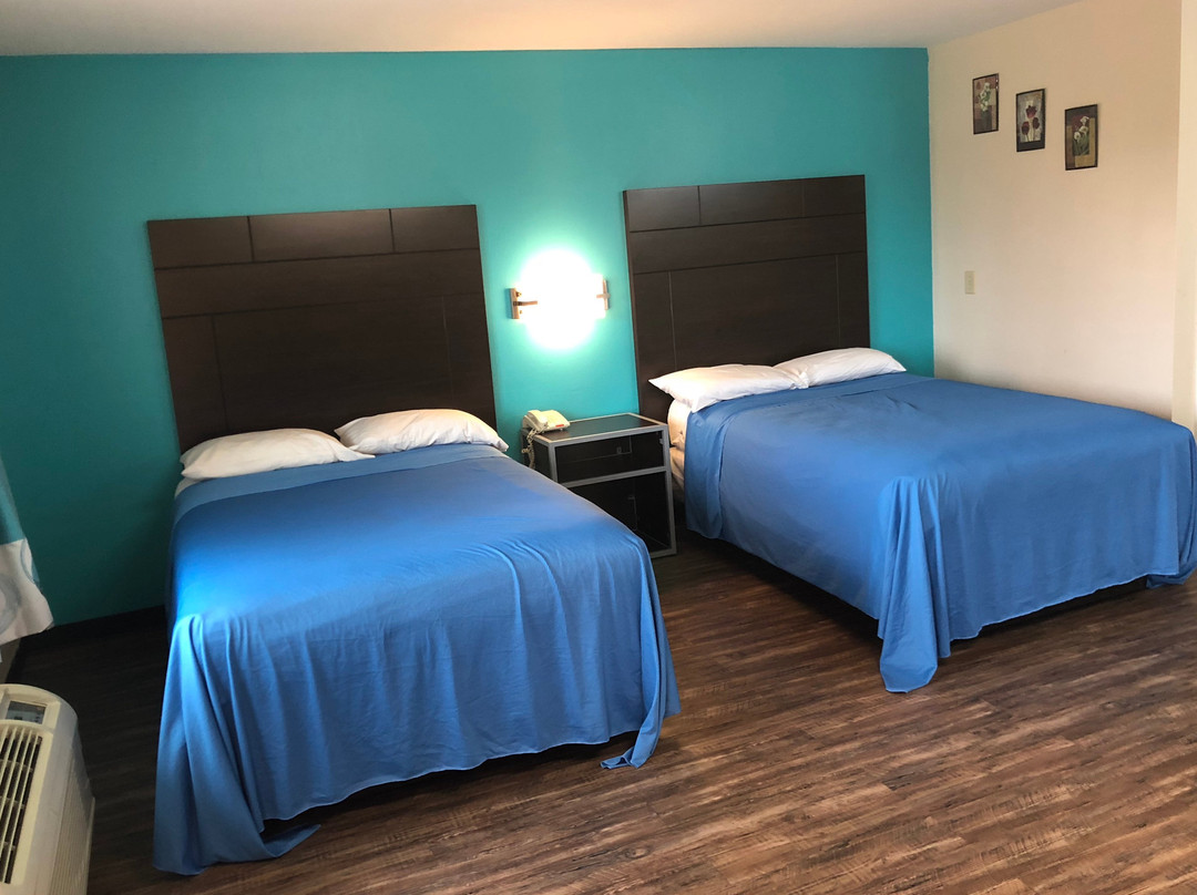 Euro Inn And Suites主图