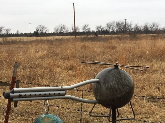 Bowling Ball Yard Art-Nowata必去景点