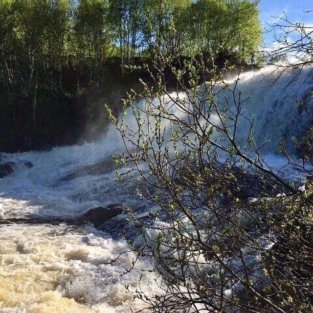 Waterfall on the River Lavna景点图片