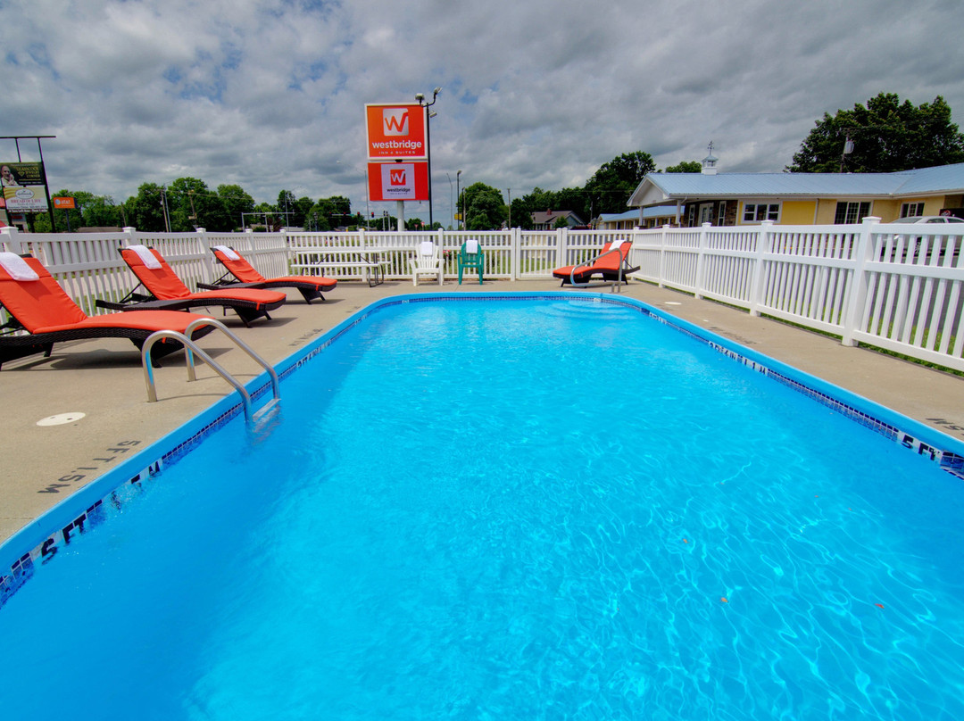 Westbridge Inn & Suites主图