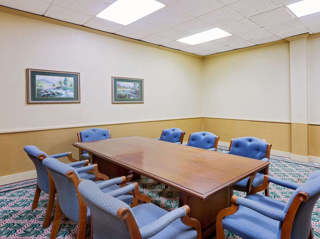 马塔戈达旅程旅馆套房酒店&会议中心主图