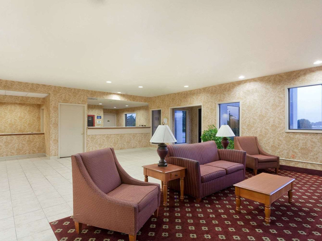 Days Inn & Suites by Wyndham Wynne主图