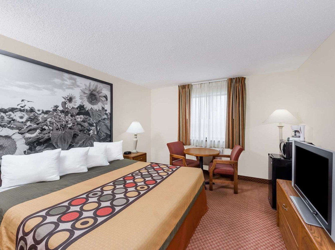 Super 8 by Wyndham Dodge City主图