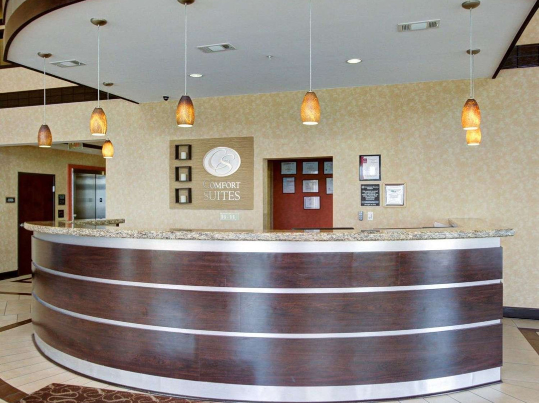 康福特套房酒店主图