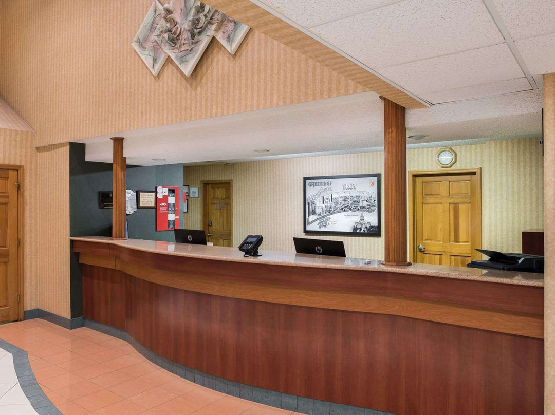 Super 8 by Wyndham Troy IL/St. Louis Area主图