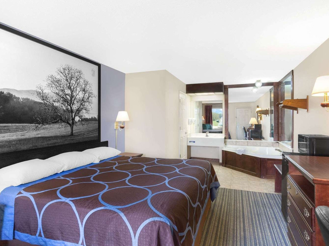 Super 8 by Wyndham Whiteville主图