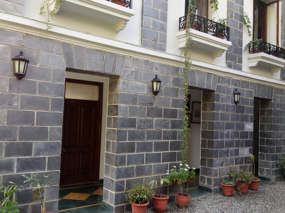 雪中太阳酒店主图