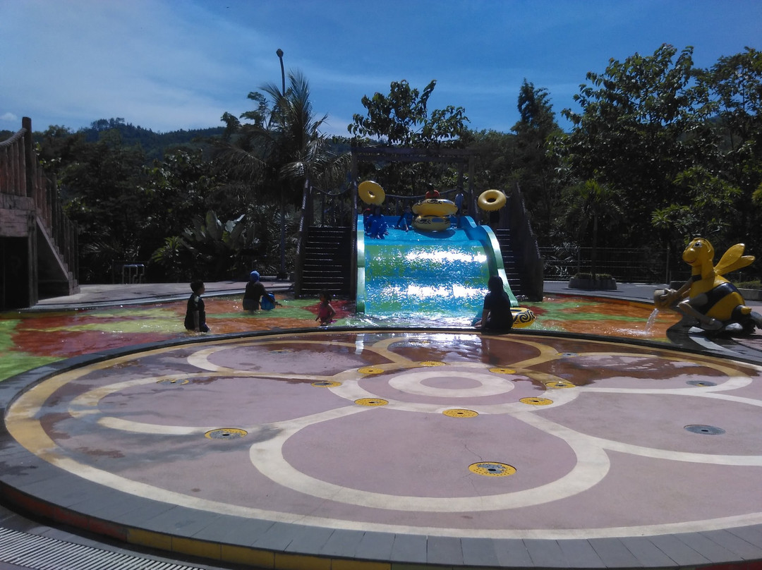 Bess Resort And Waterpark Lawang主图