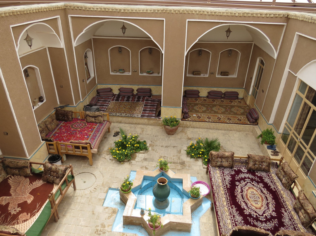 Varzaneh Traditional Guest House