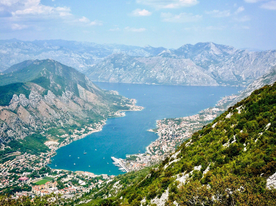 Viewing Point at the Road Kotor-Lovcen景点图片