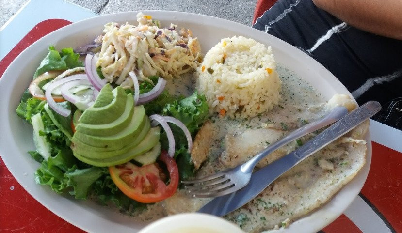 Santa Maria Tequepexpan餐馆和美食-Altamar Mariscos