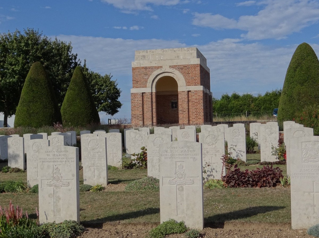 Bapaume Post Military Cemetery景点图片
