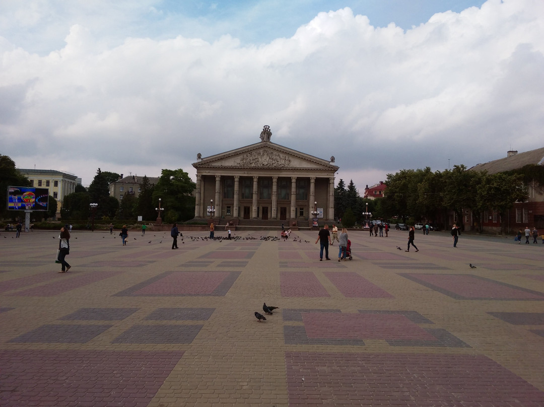 Theatre Square-Ternopil必去景点