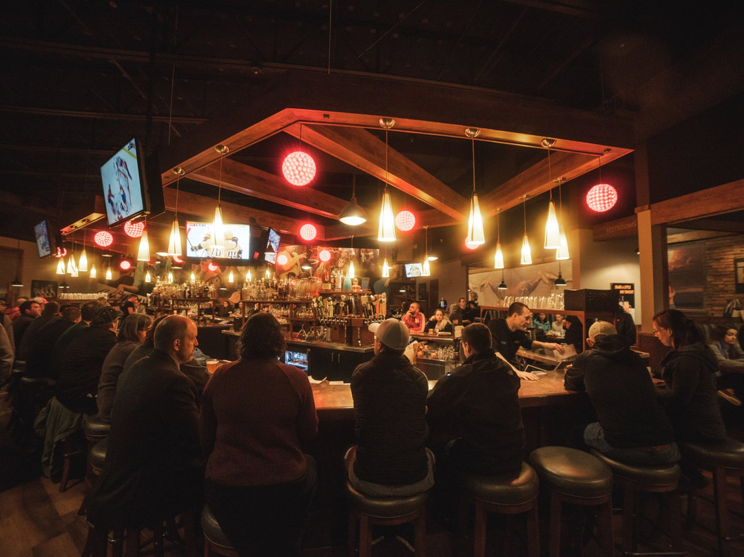 德卢斯餐馆和美食-Tavern on the Hill