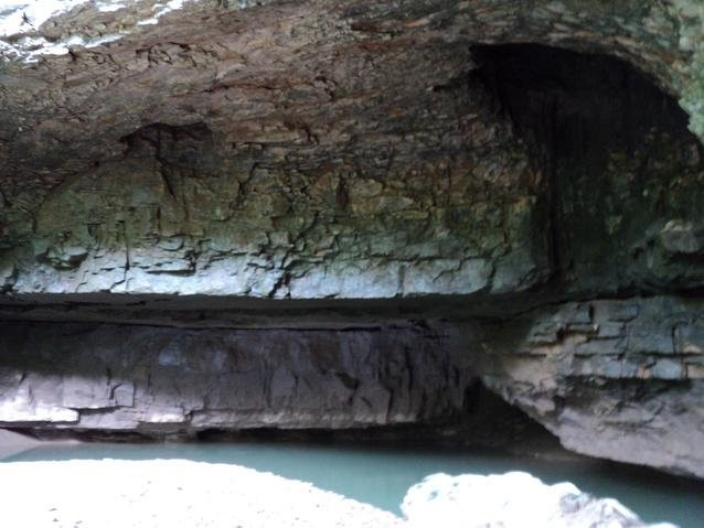 Cave Country Canoe景点图片