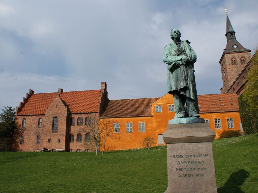 Hans Christian Andersen Statue-欧登塞必去景点