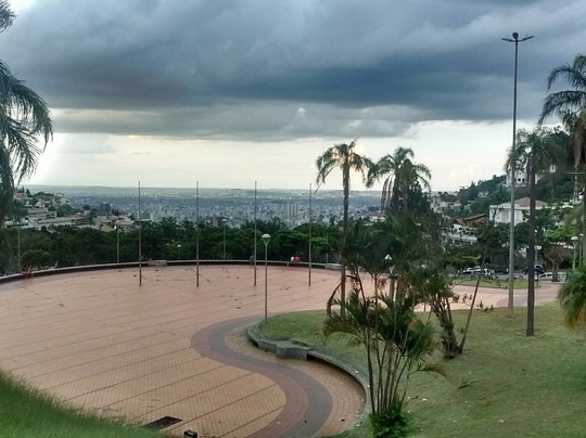 Praca do Papa-贝洛哈里桑塔必去景点